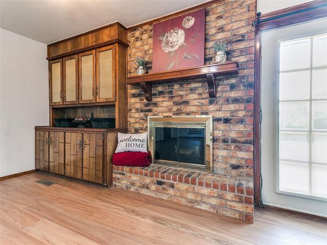 1813 Greenway Court, Yukon, OK 73099