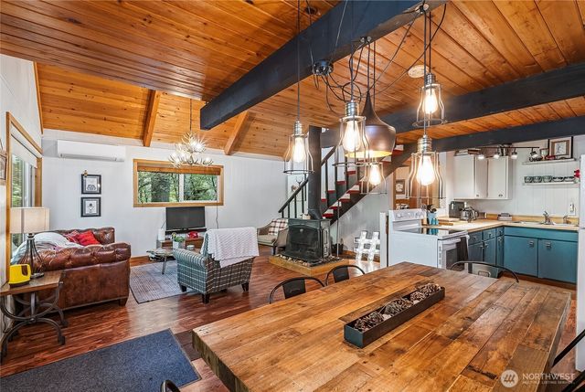 7125 Cougar Gap, Deming, WA 98244