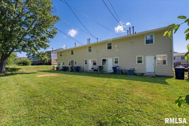 2704 MAGNOLIA Drive, Bettendorf, IA 52722