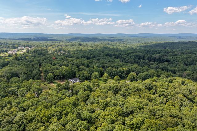 1817 Sawyer Farms Lane, Signal Mountain, TN 37377