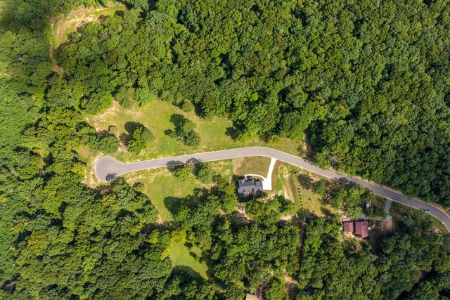 1817 Sawyer Farms Lane, Signal Mountain, TN 37377