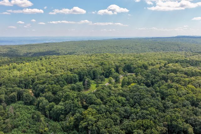 1817 Sawyer Farms Lane, Signal Mountain, TN 37377