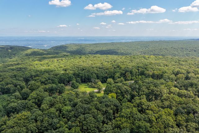 1817 Sawyer Farms Lane, Signal Mountain, TN 37377