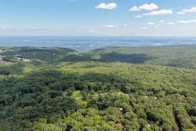 1817 Sawyer Farms Lane, Signal Mountain, TN 37377