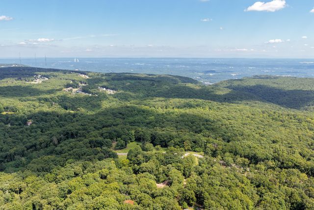 1817 Sawyer Farms Lane, Signal Mountain, TN 37377