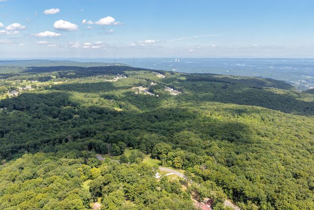 1817 Sawyer Farms Lane, Signal Mountain, TN 37377