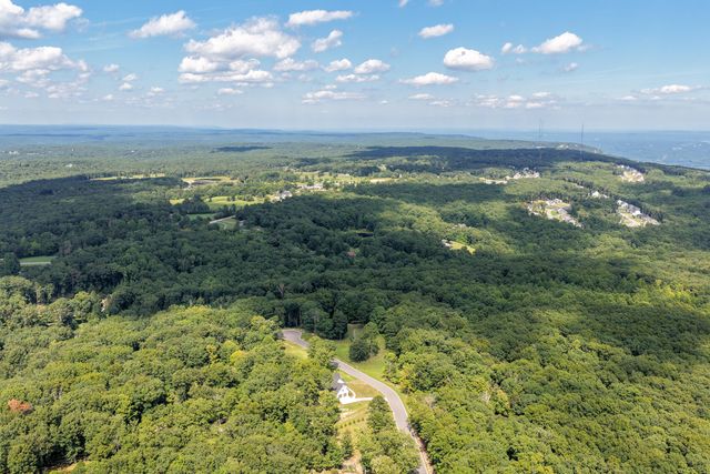 1817 Sawyer Farms Lane, Signal Mountain, TN 37377