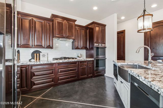 702 W Cresta Loma Drive, Tucson, AZ 85704
