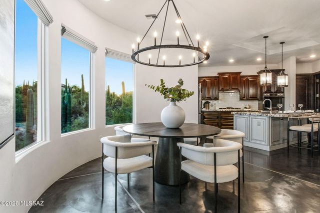 702 W Cresta Loma Drive, Tucson, AZ 85704