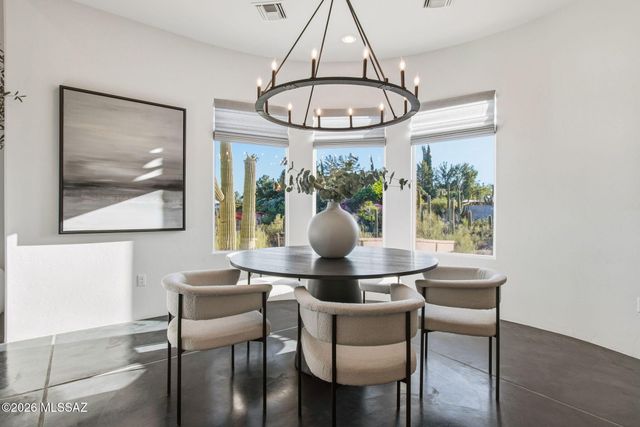702 W Cresta Loma Drive, Tucson, AZ 85704