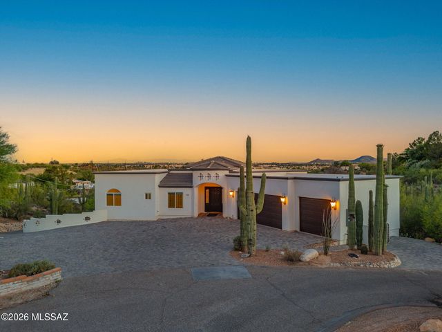 702 W Cresta Loma Drive, Tucson, AZ 85704