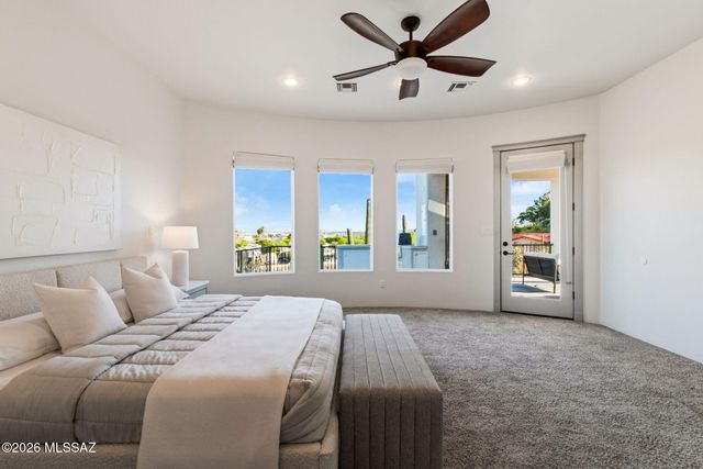 702 W Cresta Loma Drive, Tucson, AZ 85704