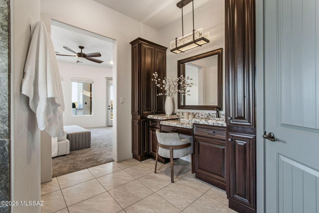 702 W Cresta Loma Drive, Tucson, AZ 85704