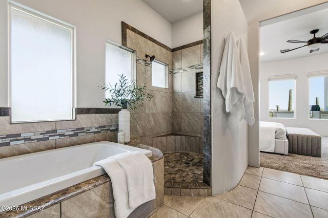 702 W Cresta Loma Drive, Tucson, AZ 85704