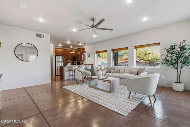 702 W Cresta Loma Drive, Tucson, AZ 85704