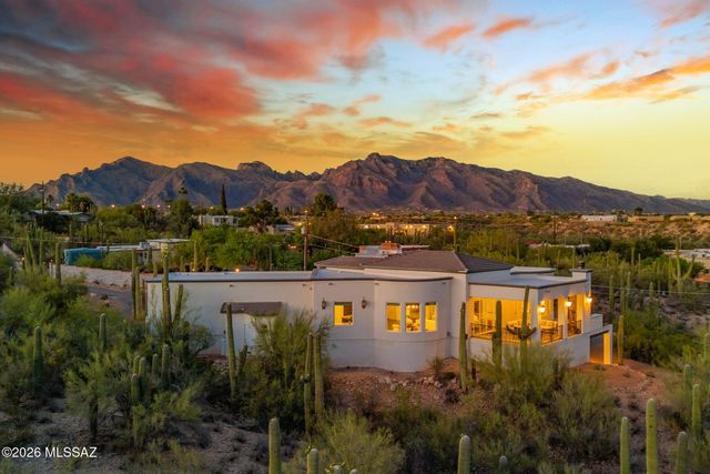 702 W Cresta Loma Drive, Tucson, AZ 85704