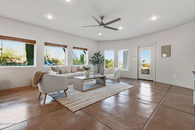 702 W Cresta Loma Drive, Tucson, AZ 85704