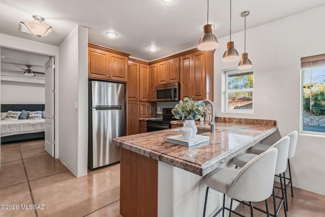 702 W Cresta Loma Drive, Tucson, AZ 85704