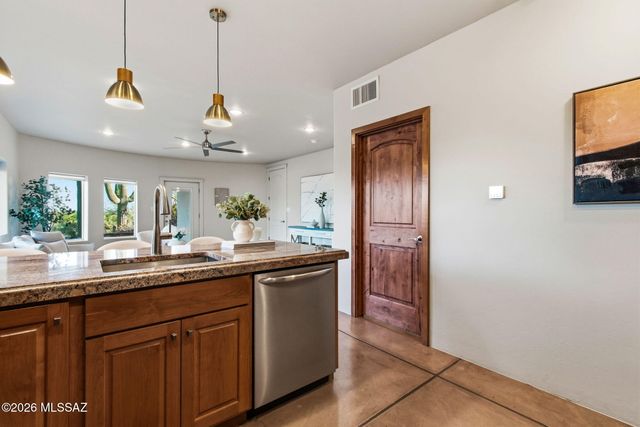 702 W Cresta Loma Drive, Tucson, AZ 85704