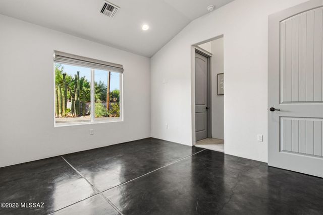 702 W Cresta Loma Drive, Tucson, AZ 85704