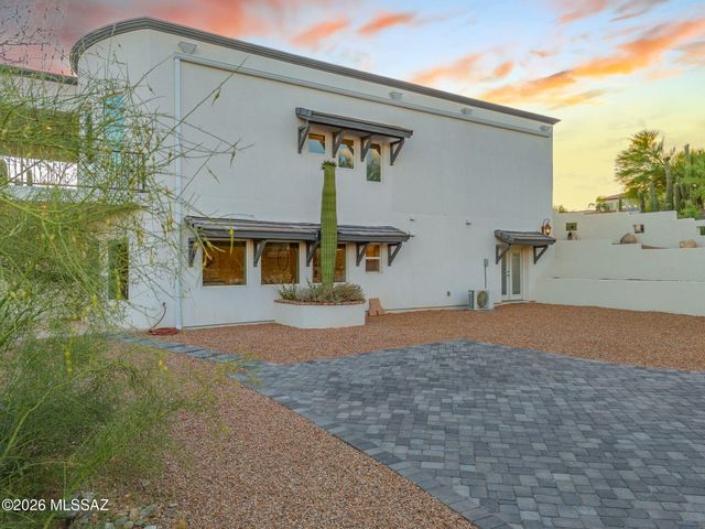 702 W Cresta Loma Drive, Tucson, AZ 85704