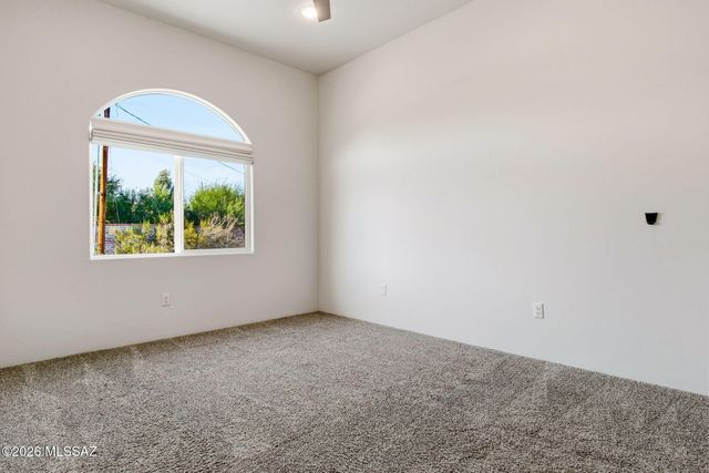 702 W Cresta Loma Drive, Tucson, AZ 85704