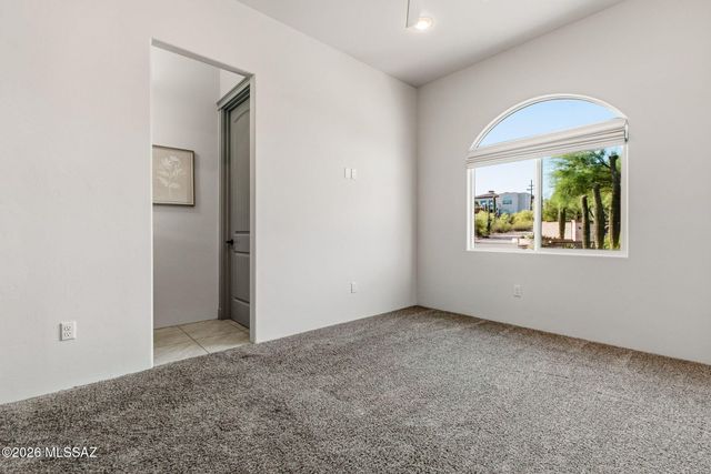 702 W Cresta Loma Drive, Tucson, AZ 85704