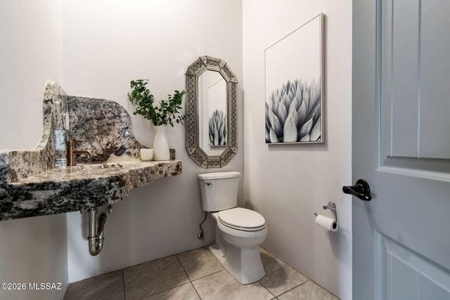 702 W Cresta Loma Drive, Tucson, AZ 85704