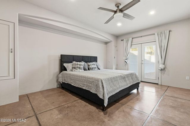 702 W Cresta Loma Drive, Tucson, AZ 85704
