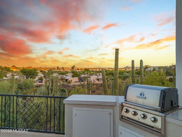 702 W Cresta Loma Drive, Tucson, AZ 85704