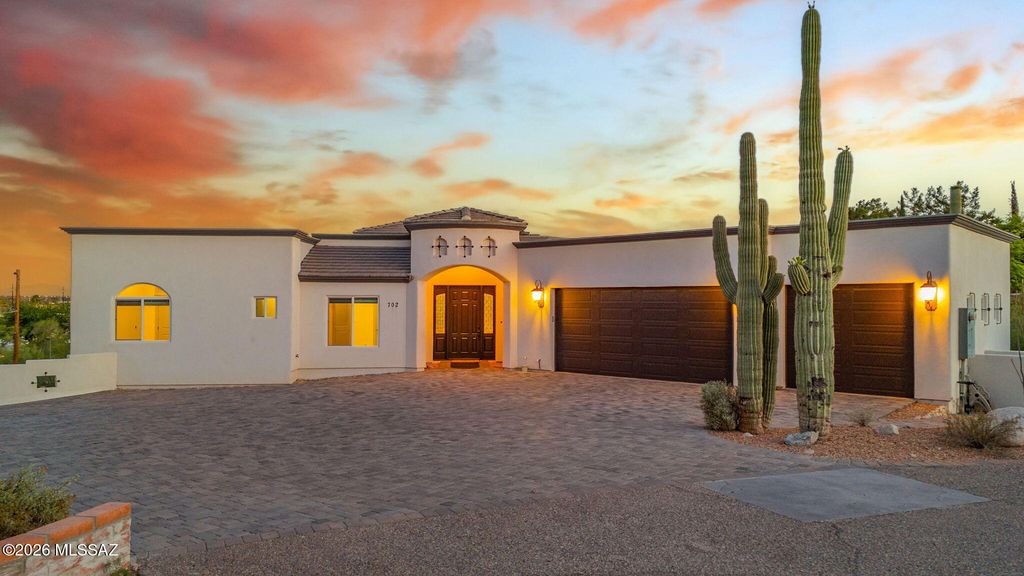 702 W Cresta Loma Drive, Tucson, AZ 85704