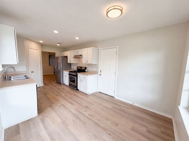 2026 Cardinal Lane, Lewisville, TX 75077