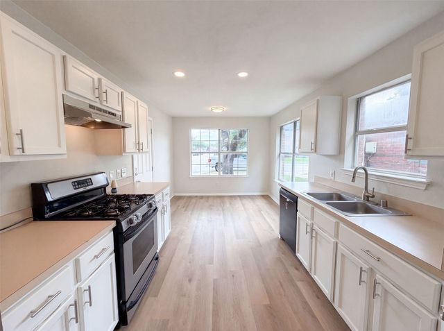 2026 Cardinal Lane, Lewisville, TX 75077