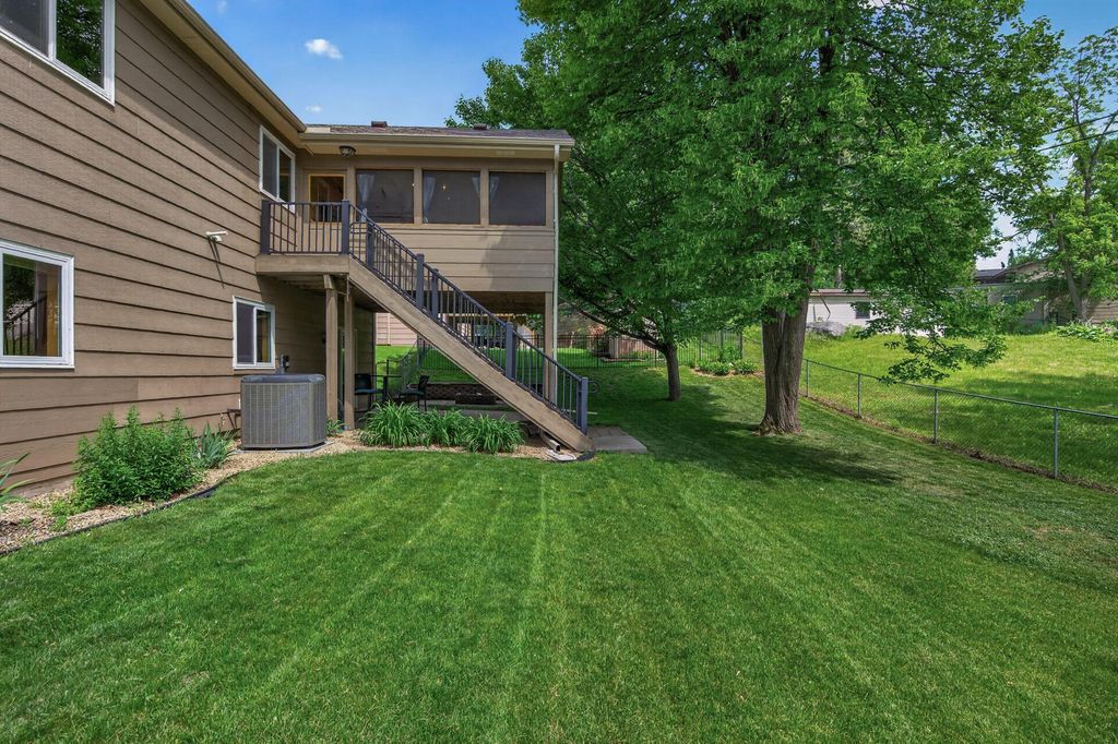 13628 Bryant Place S, Burnsville, MN 55337 — photo 2