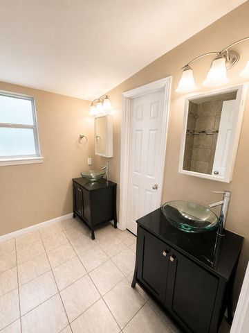5410 Downs DR, Austin, TX 78721