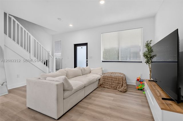 4915 NW 83rd Path 4915, Doral, FL 33166