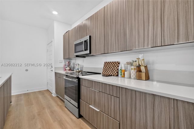 4915 NW 83rd Path 4915, Doral, FL 33166