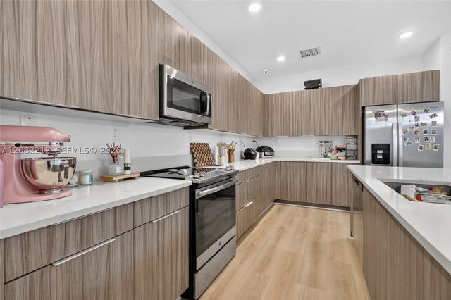 4915 NW 83rd Path 4915, Doral, FL 33166