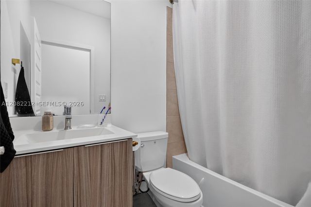 4915 NW 83rd Path 4915, Doral, FL 33166