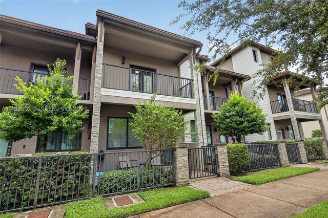 4915 NW 83rd Path 4915, Doral, FL 33166