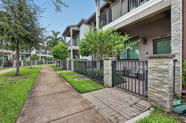 4915 NW 83rd Path 4915, Doral, FL 33166