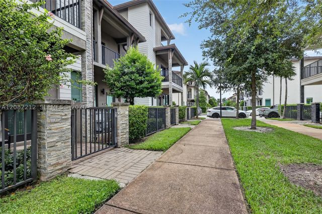 4915 NW 83rd Path 4915, Doral, FL 33166