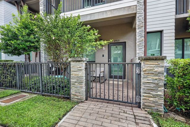 4915 NW 83rd Path 4915, Doral, FL 33166