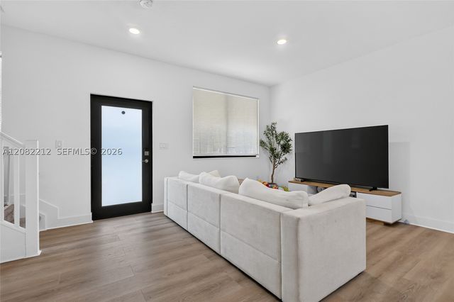 4915 NW 83rd Path 4915, Doral, FL 33166