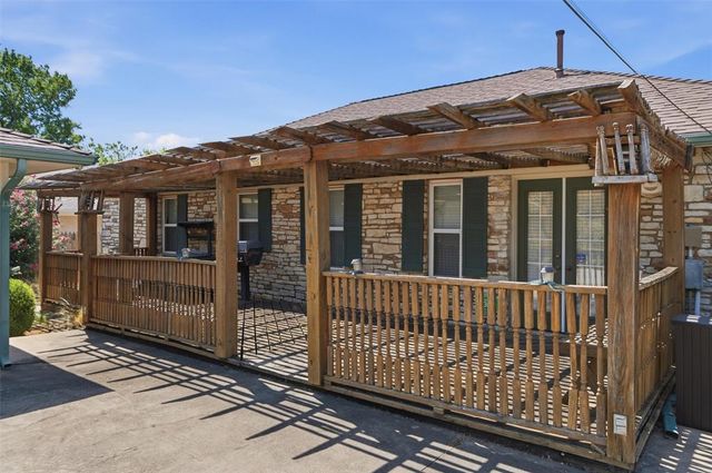 1205 Marlboro Lane, Nichols Hills, OK 73116