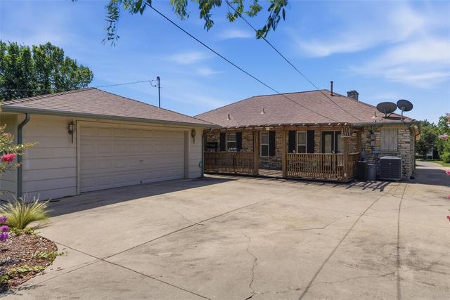 1205 Marlboro Lane, Nichols Hills, OK 73116
