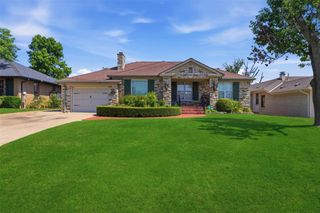 1205 Marlboro Lane, Nichols Hills, OK 73116