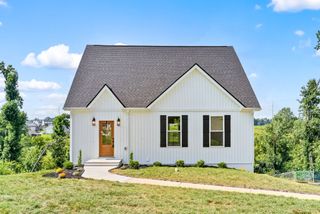 135 Whitehall Dr, Clarksville, TN 37042