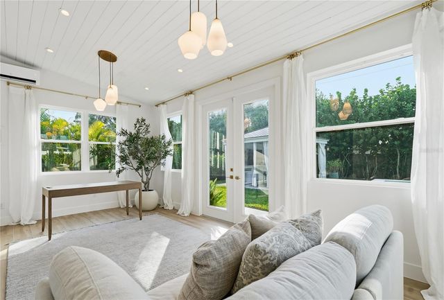 5510 VENETIAN BOULEVARD NE, St Petersburg, FL 33703