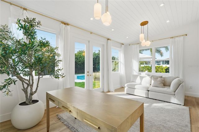 5510 VENETIAN BOULEVARD NE, St Petersburg, FL 33703